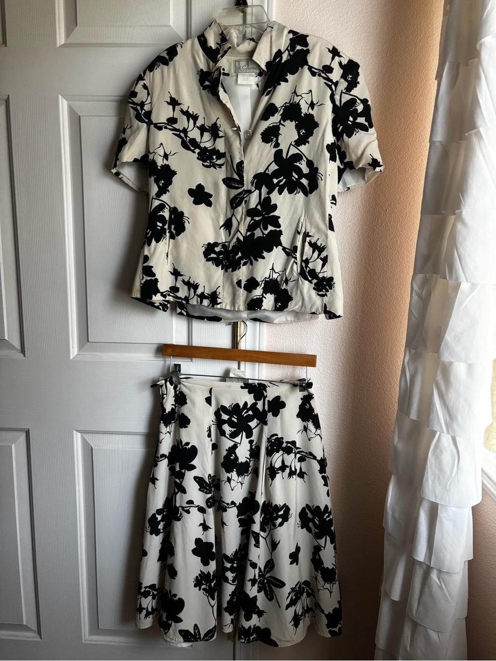 Silk Collection Harve Benard 2 Piece Silk Skirt Set Black Floral